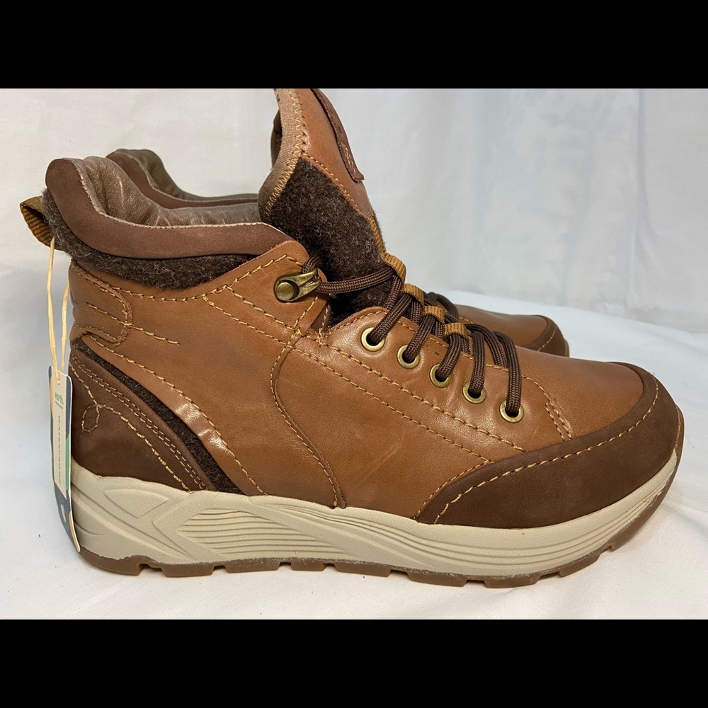 EARTH Journey Vigor WP Brown Leather Hiking Boots